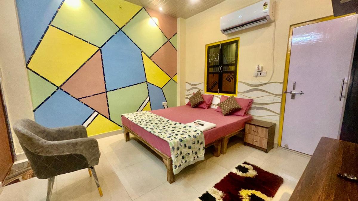 Aadhish Homestay – A COZY ROOM !!