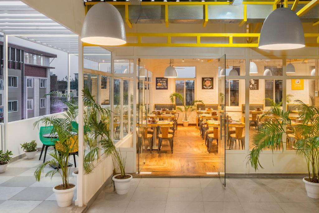 Bedzzz Varanasi by Leisure Hotels, 1 Km from Dashwasamedh Ghat