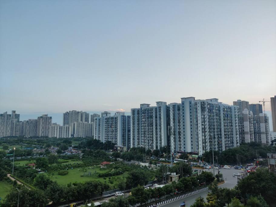 Chic Apartment#Couple Goal#High Rise#Balcony#condo