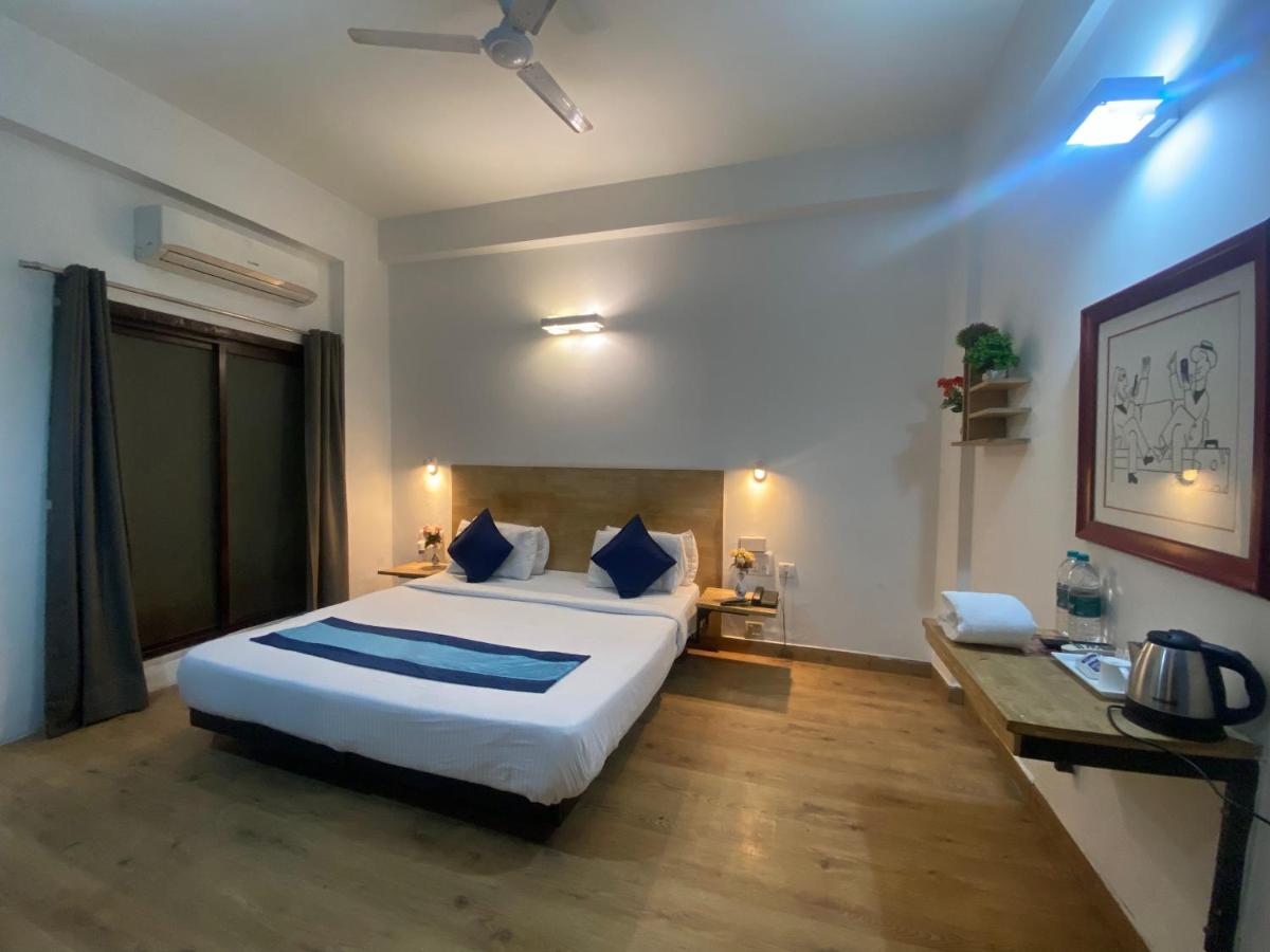 Divine Inn Couple Friendly Hotel near Sector 51 Metro Station