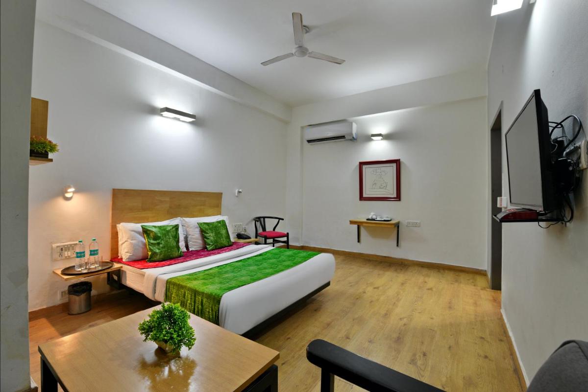 Divine Inn Couple Friendly Hotel near Sector 51 Metro Station