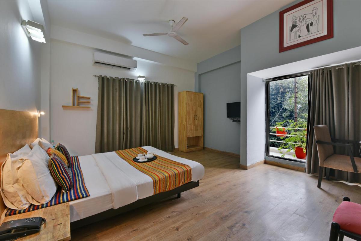 Divine Inn Couple Friendly Hotel near Sector 51 Metro Station