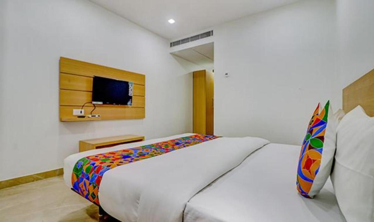 FabHotel Premium Kashi