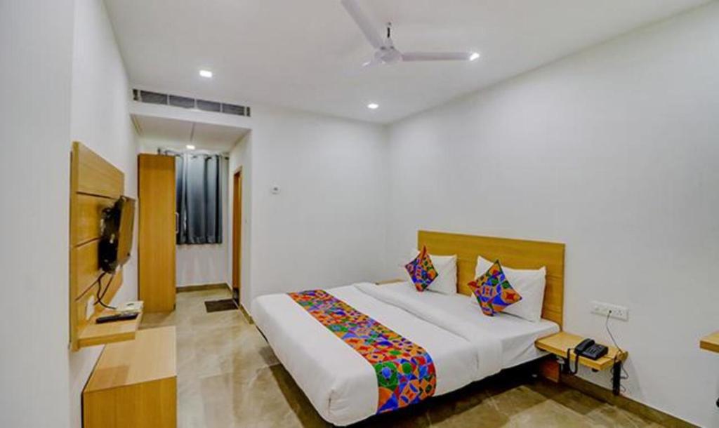 FabHotel Premium Kashi