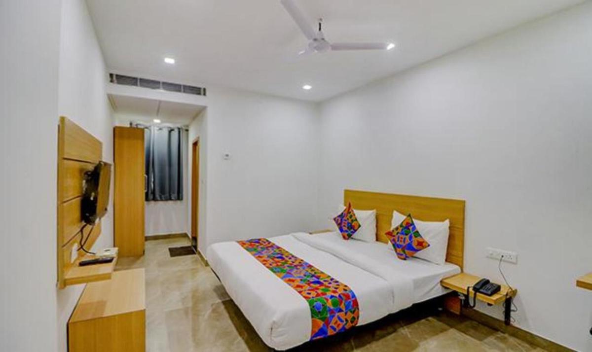 FabHotel Premium Kashi