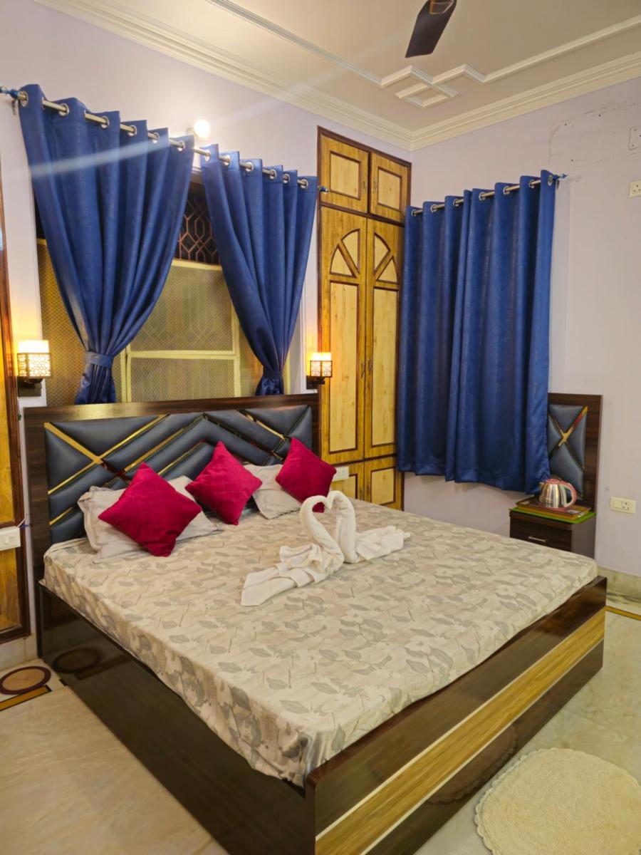 Goel’s Homestay – Luxurious King Size Beds