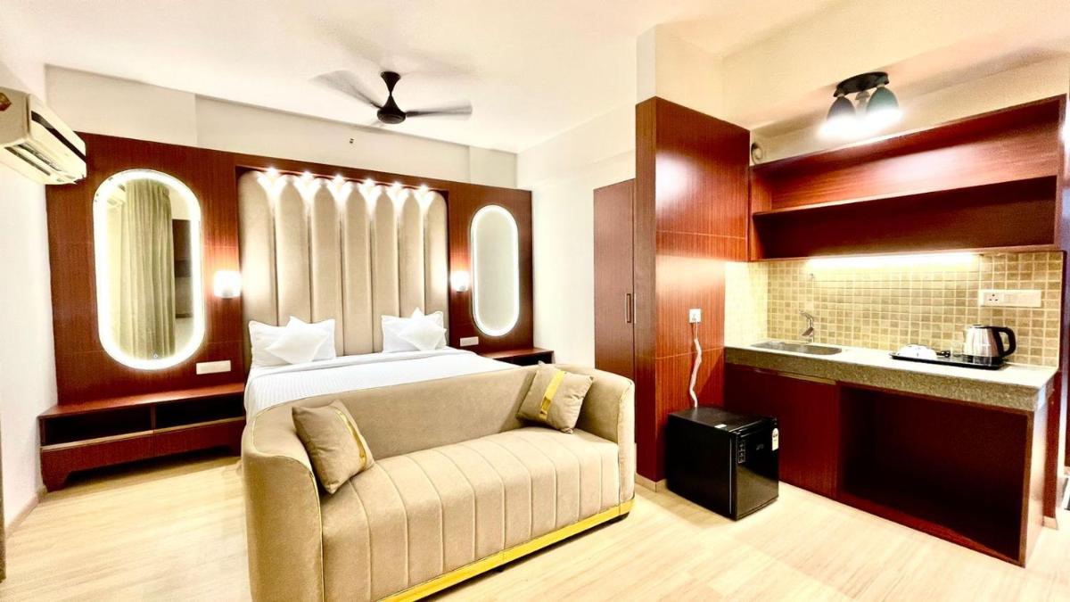 Golden Penthouse – Couple Friendly – DLF My pad, Gomtinagar, Lucknow