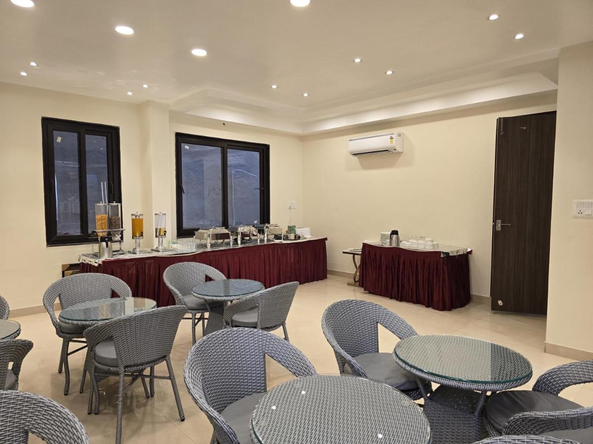 HOTEL OMKAR INTERNATIONAL VARANASI –A Premium Luxury Hotel — 5-Star Feel At An Affordable Price — Near Kashi Vishwanath Temple and Ganga Ghat–