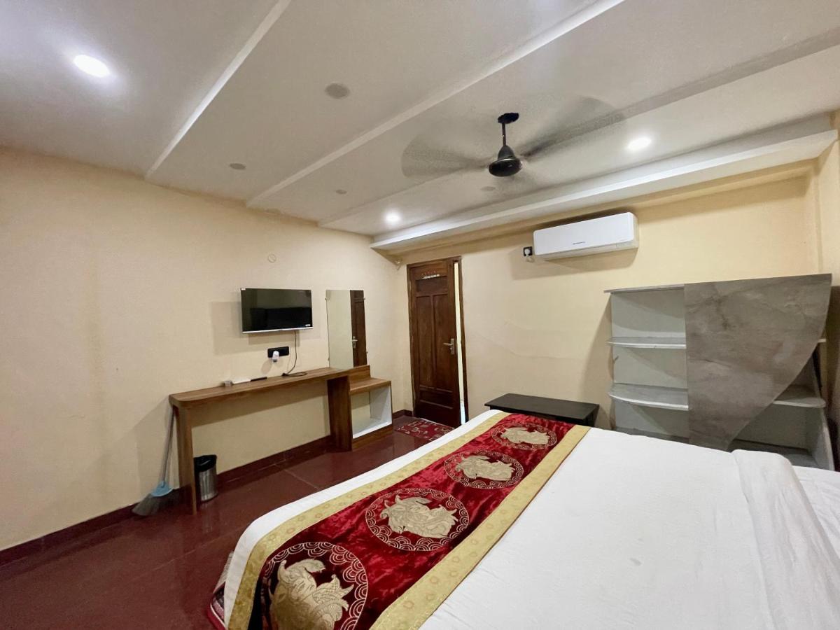 HOTEL SHIVEE ! VARANASI with Swimming-Pool, fully Air-Conditioned hotel with Parking availability, near Kashi Vishwanath Temple, and Ganga ghat – 2