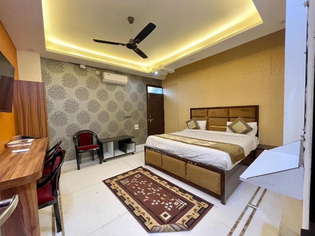 HOTEL SHIVEE ! VARANASI with Swimming-Pool, fully Air-Conditioned hotel with Parking availability, near Kashi Vishwanath Temple, and Ganga ghat – 2