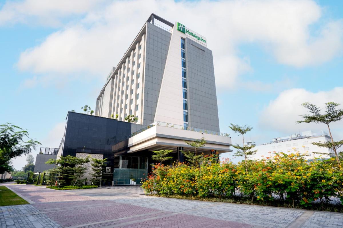 Holiday Inn Lucknow Airport, an IHG Hotel