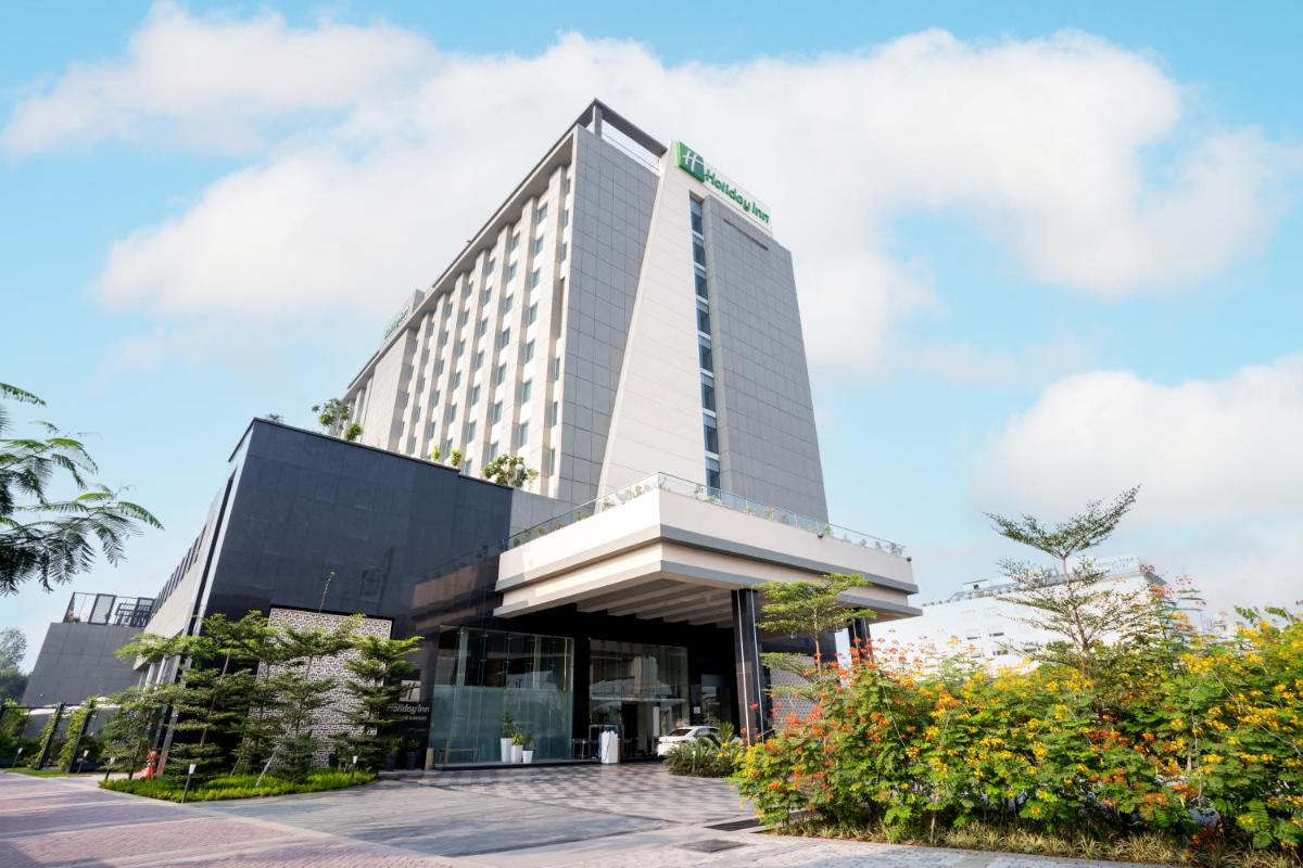 Holiday Inn Lucknow Airport, an IHG Hotel