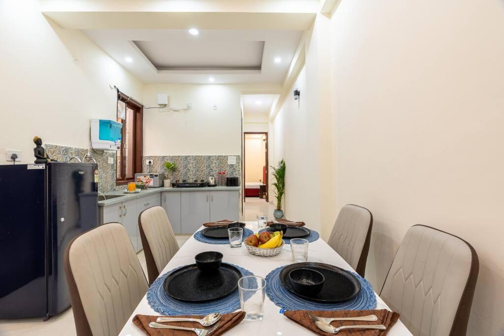 Homlee-Vasundhara 2BHK Flat with Kitchen parking