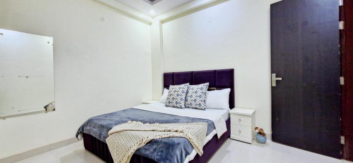 Homlee-Vasundhara 3BHK Apt with kitchen & Parking