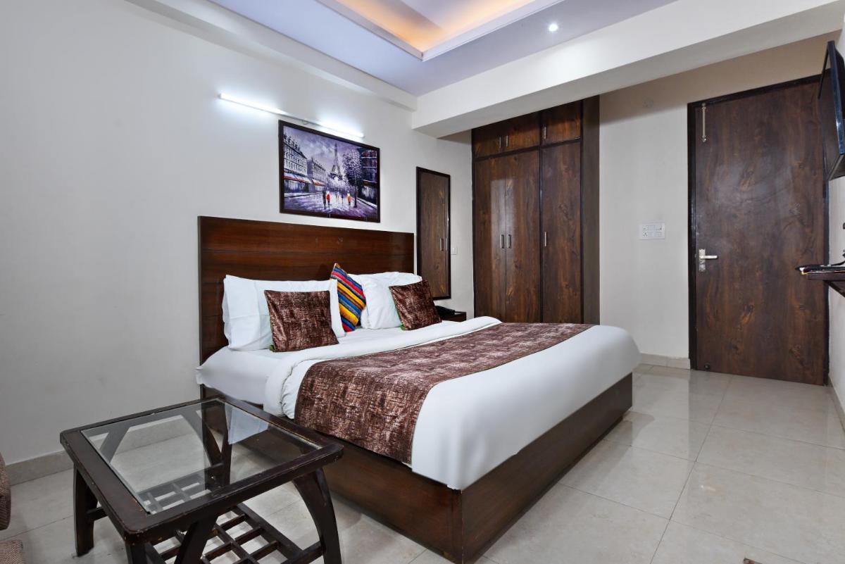 Hotel Admire Inn “Atta Market, Noida Sector 18”