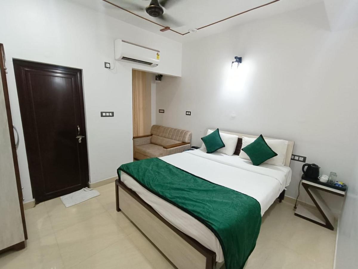 Hotel Aman Residency