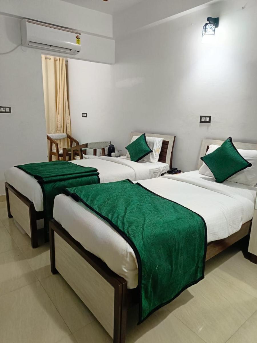 Hotel Aman Residency