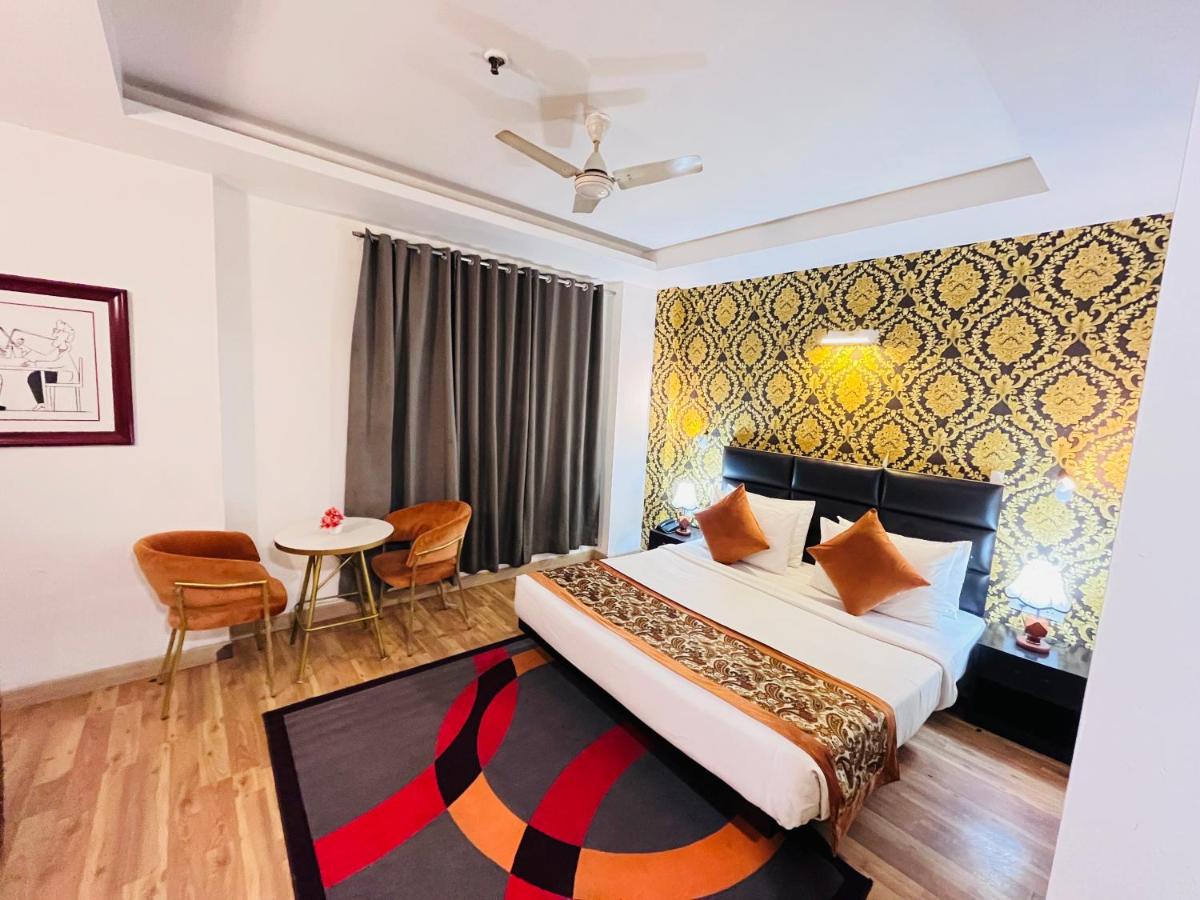 Hotel At Residency Kaushambi Couple Friendly