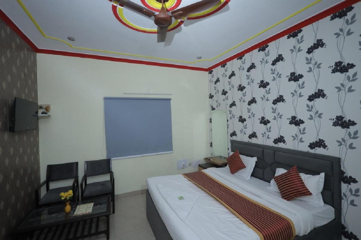 Hotel Mukund Dham-Near Mathura Railway Station