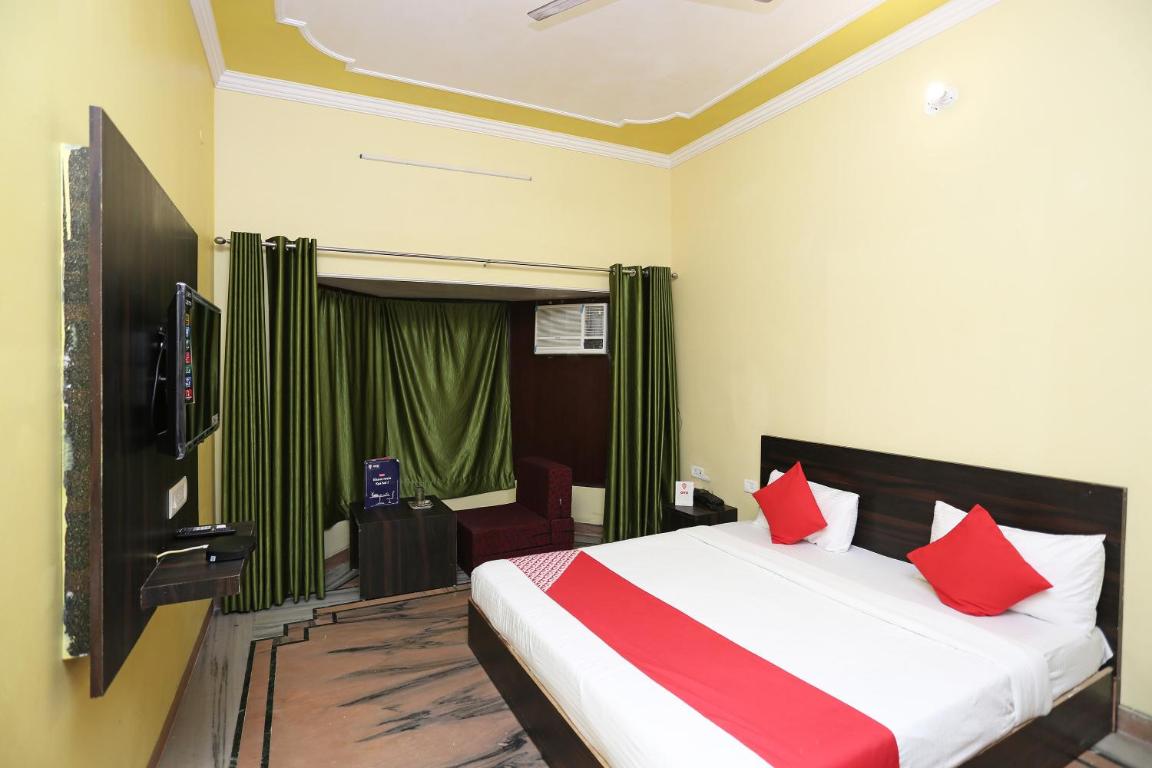 Hotel O Greenview Near Munshi Pulia Metro Station