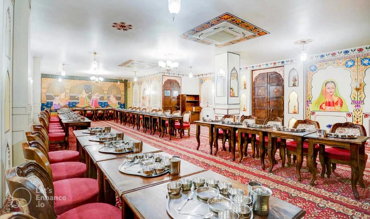 Hotel Sahibs Royal Ville – Near Taj Mahal