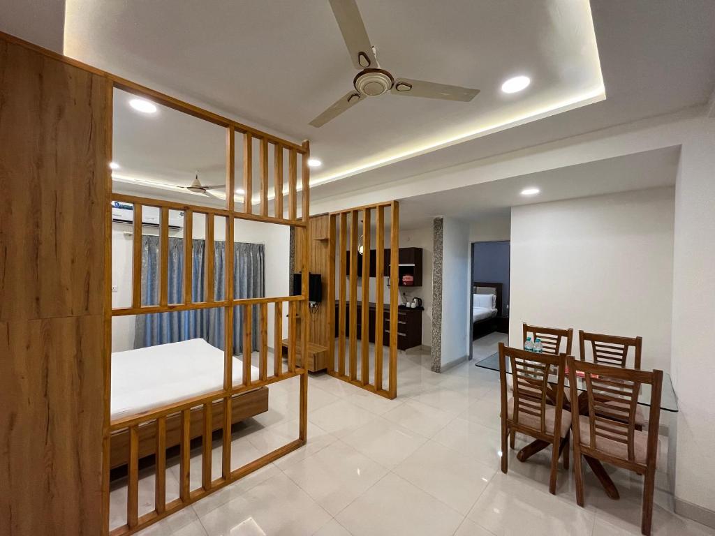 Hotel Shri Radha Nikunj – Opposite Prem Mandir