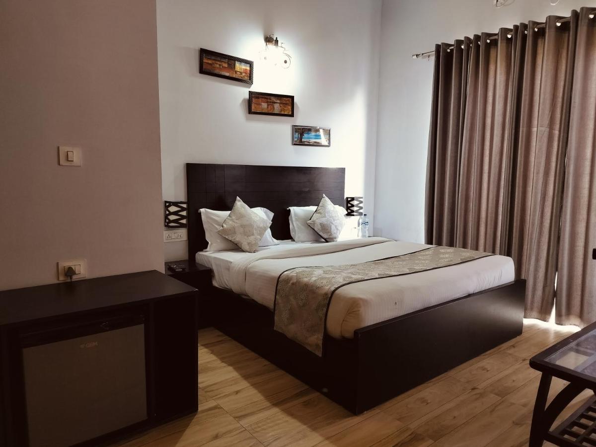 Hotel Srinika Grand