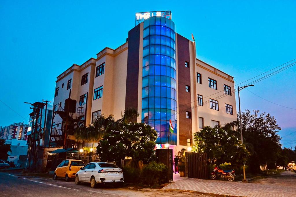 Hotel The Leaf – Gomti Nagar Lucknow