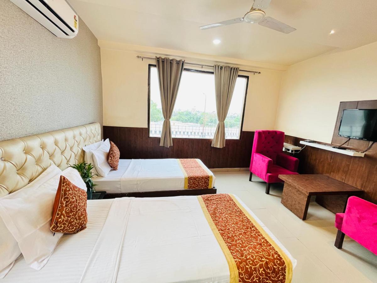 Hotel The Leaf – Gomti Nagar Lucknow