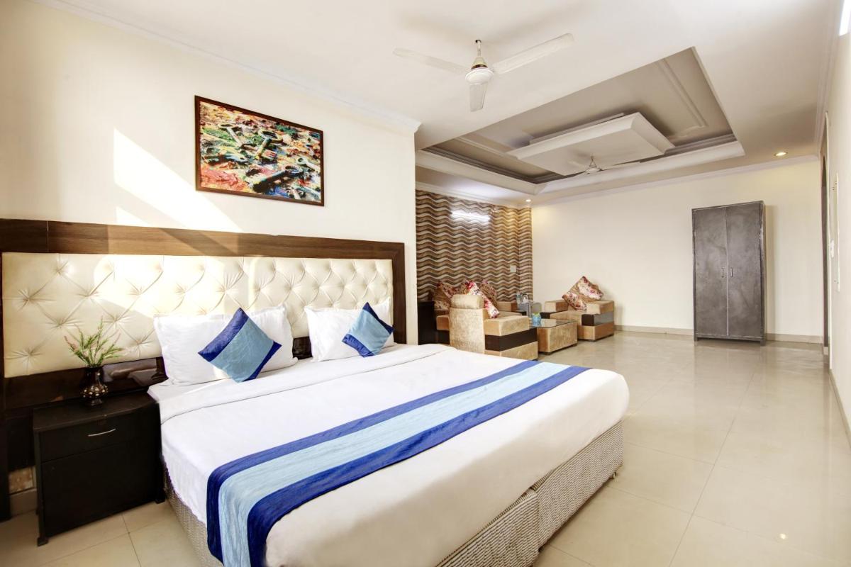 Hotel Vibe BLU-Noida City Center Metro