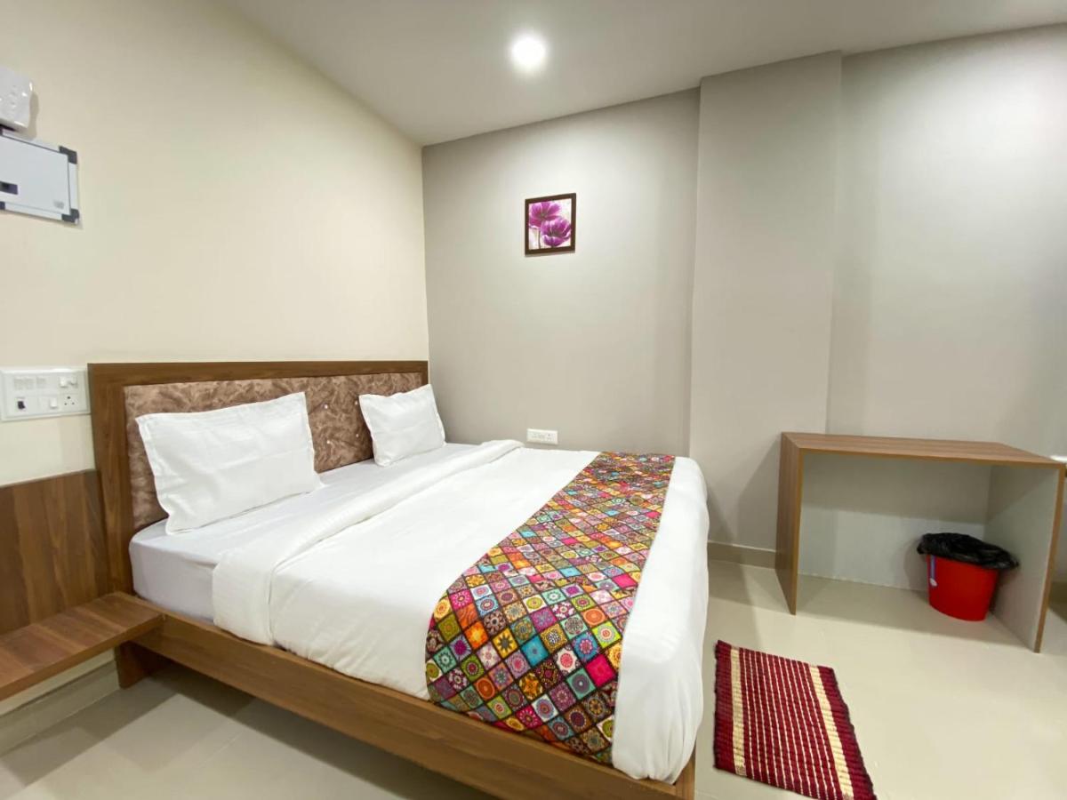 Hotel Vistacrest Noida Sector 104