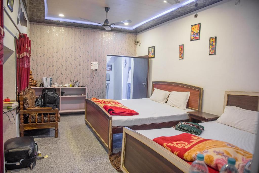 Kanha Paying Guest House