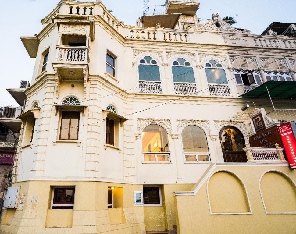 Palace On Ganges – Heritage Hotel