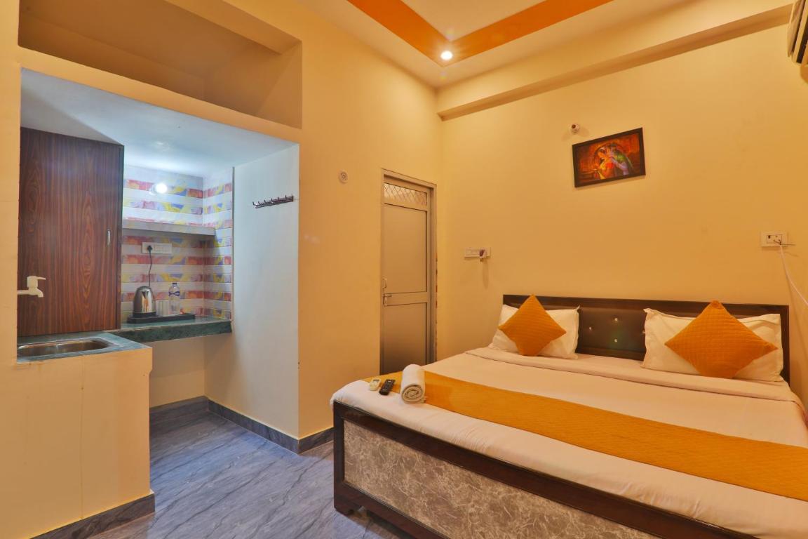 Ramayan Inn Family Hotel Fully Air Condition Spacious Room And Free Wifi With Free Pick Up From Station