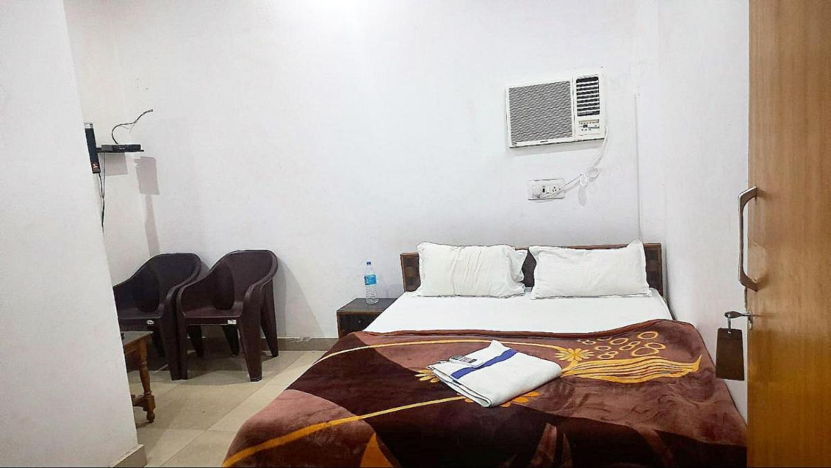 STAYMAKER Hotel Raj Ganga