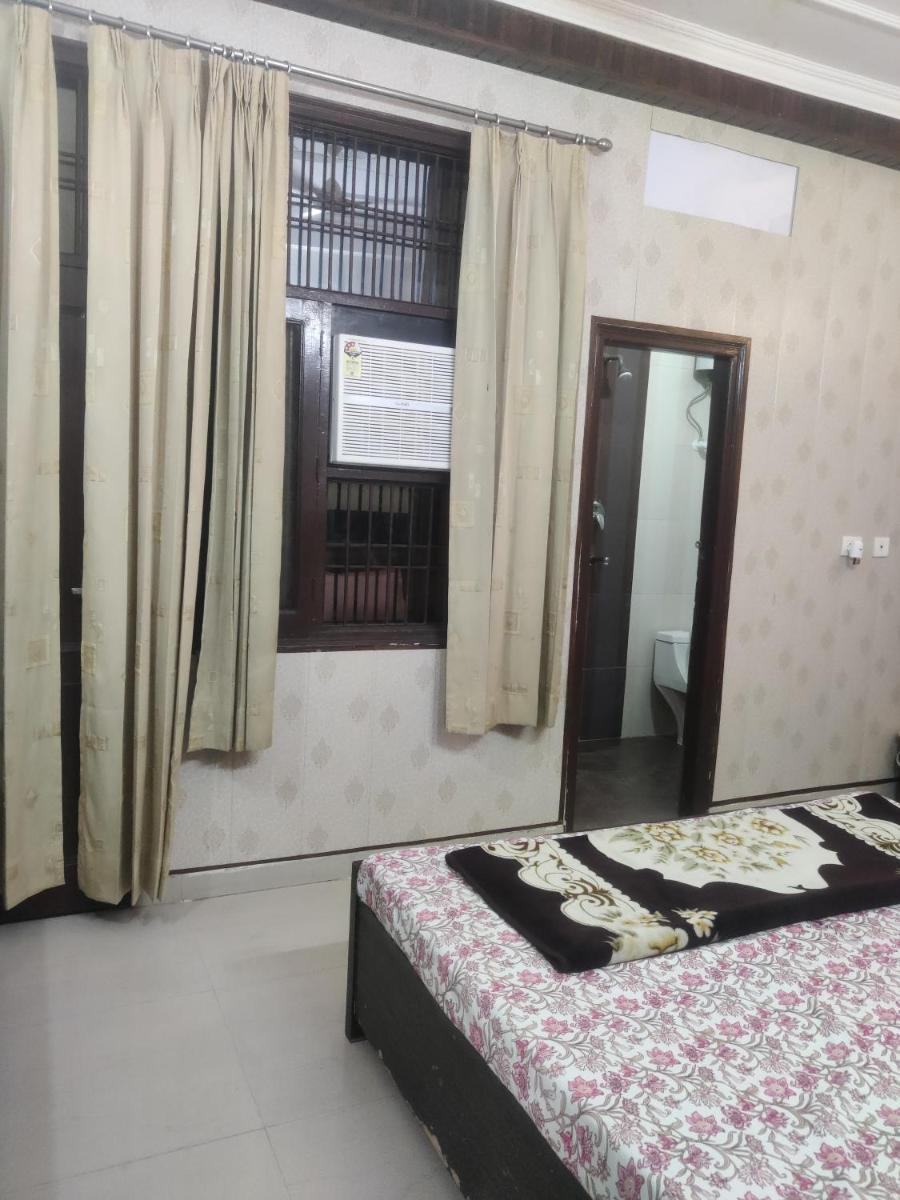 Shri Achyutam Villa – Best in Vrindavan