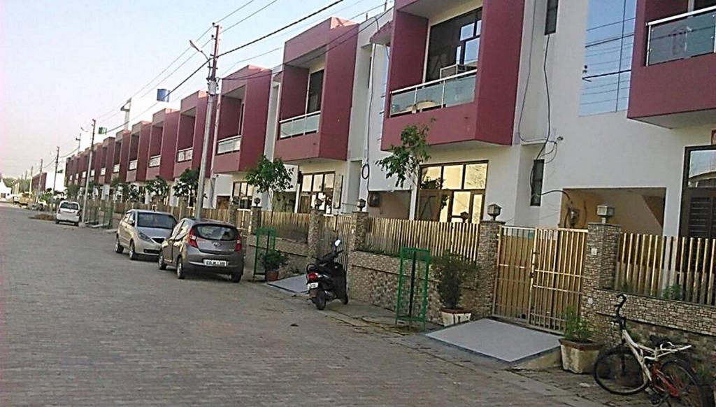 Shri Achyutam Villa – Best in Vrindavan