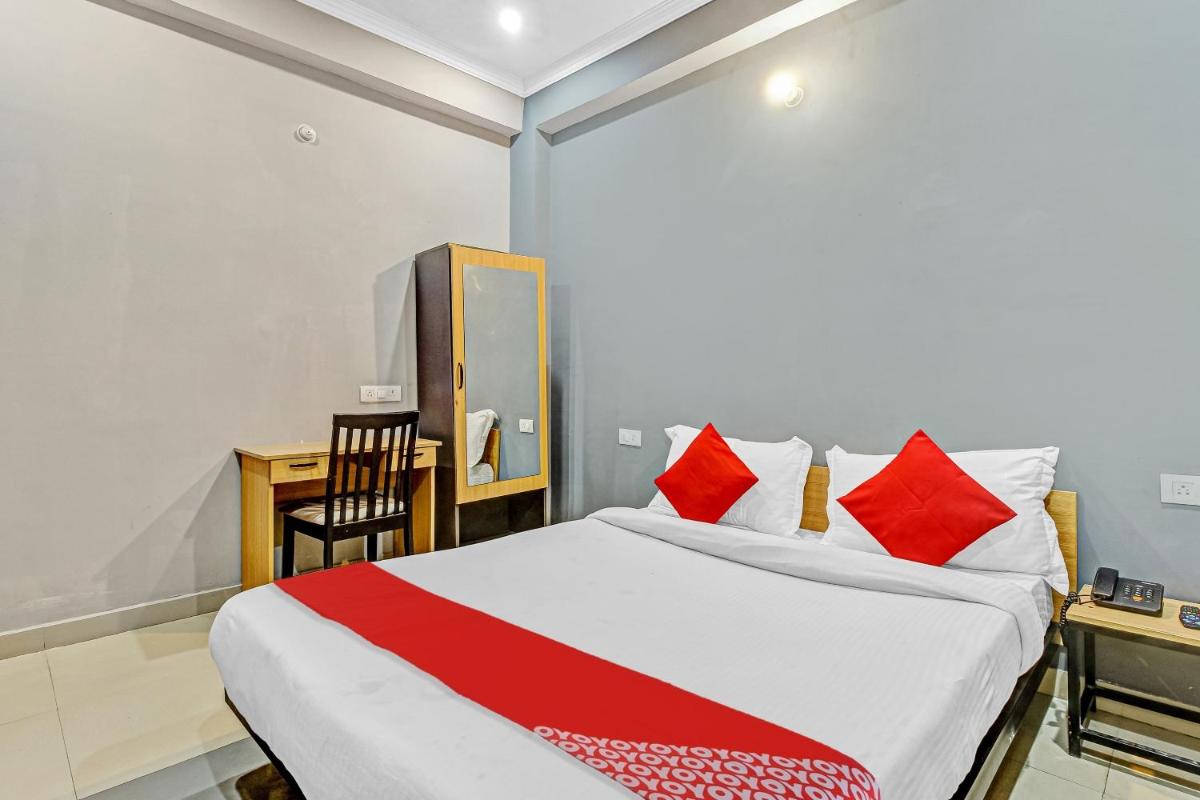 Super OYO Hotel O Orphic Inn Near Munshi Pulia Metro Station