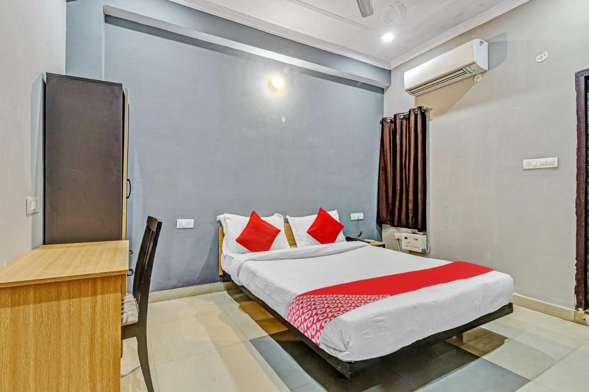 Super OYO Hotel O Orphic Inn Near Munshi Pulia Metro Station