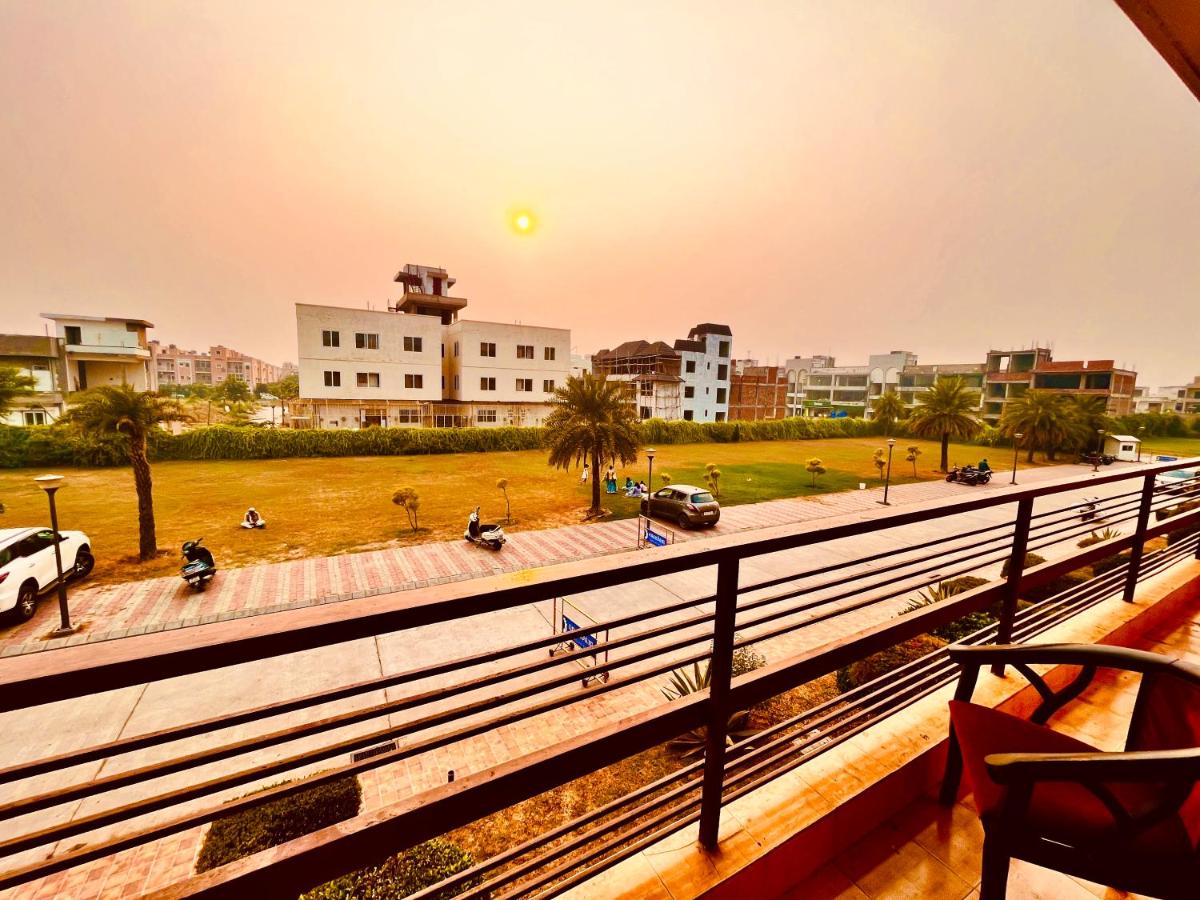 The Sapphire Resort 1,2,3 bedroom villas available in omaxe vrindavan – A Four Star Luxury Resort