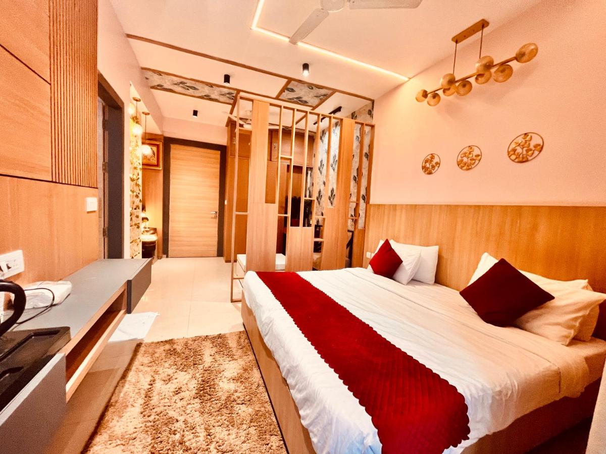 The Sapphire Resort 1,2,3 bedroom villas available in omaxe vrindavan – A Four Star Luxury Resort