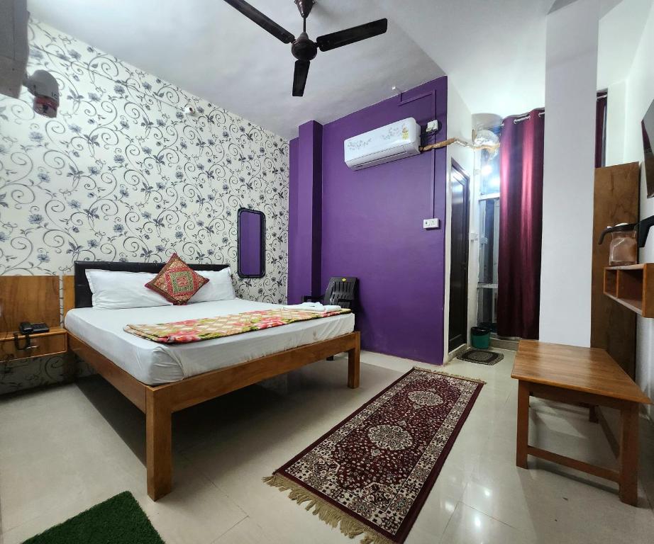 The kashi palace inn ,Varanasi ! fully-Air-Conditioned hotel at prime location with Parking availability, near Kashi Vishwanath Temple, and Ganga ghat