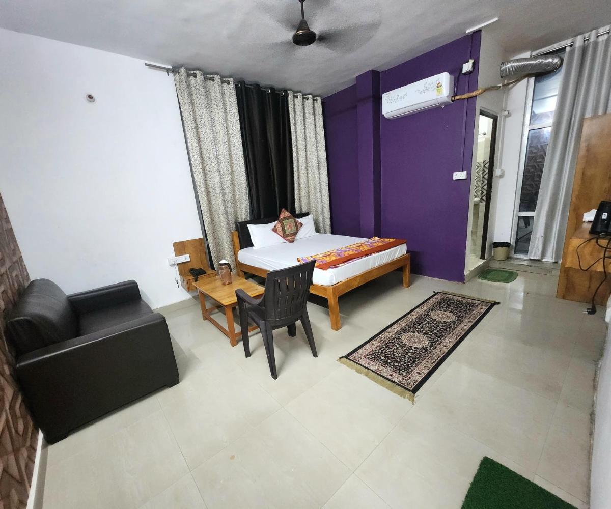 The kashi palace inn ,Varanasi ! fully-Air-Conditioned hotel at prime location with Parking availability, near Kashi Vishwanath Temple, and Ganga ghat