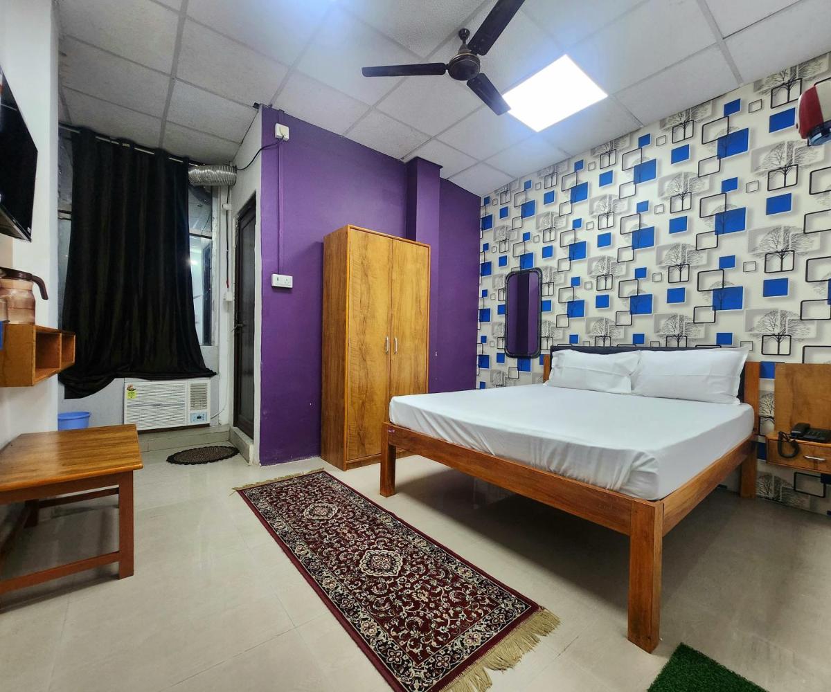 The kashi palace inn ,Varanasi ! fully-Air-Conditioned hotel at prime location with Parking availability, near Kashi Vishwanath Temple, and Ganga ghat