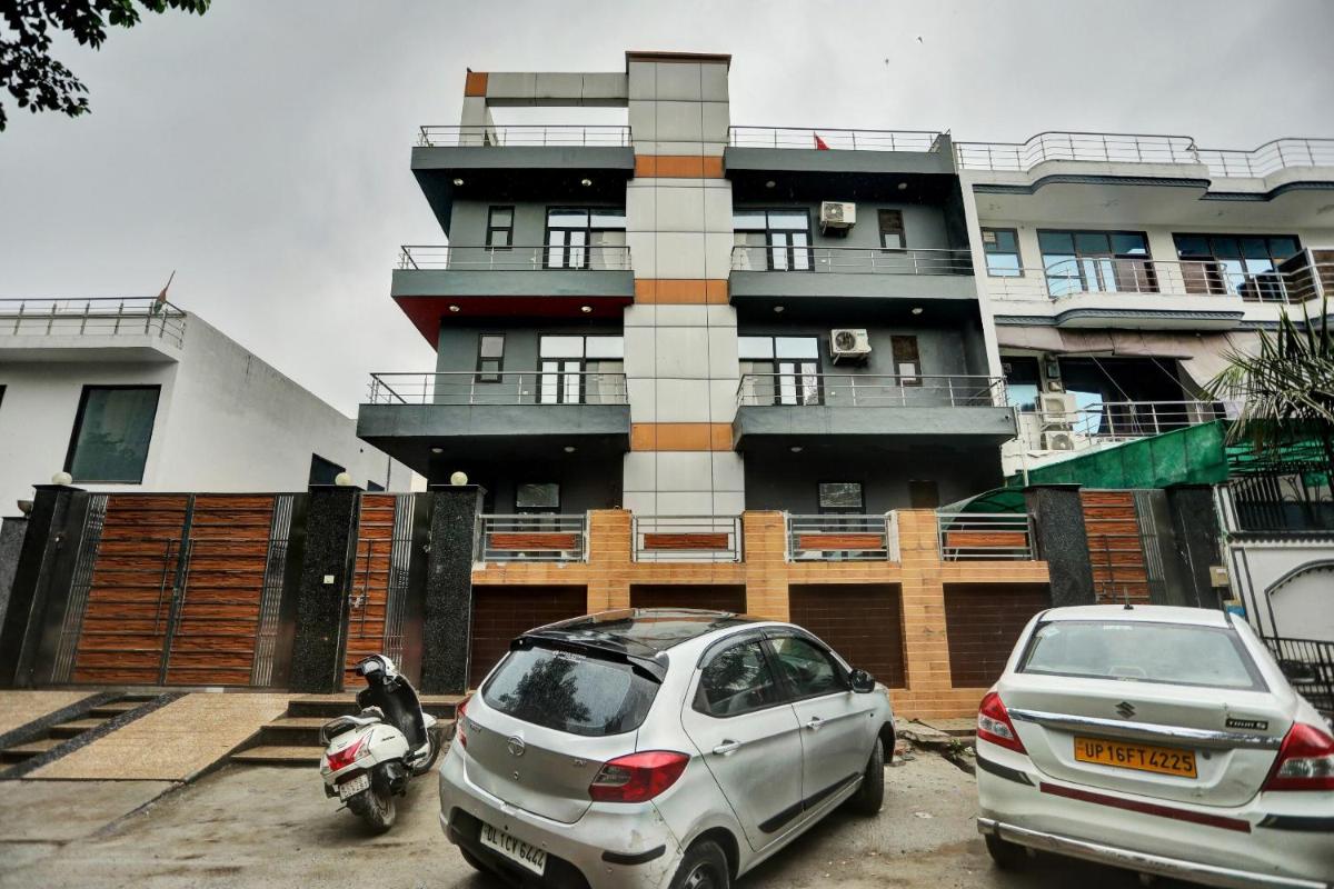 Townhouse Happy Keys Near Iskcon Temple Noida