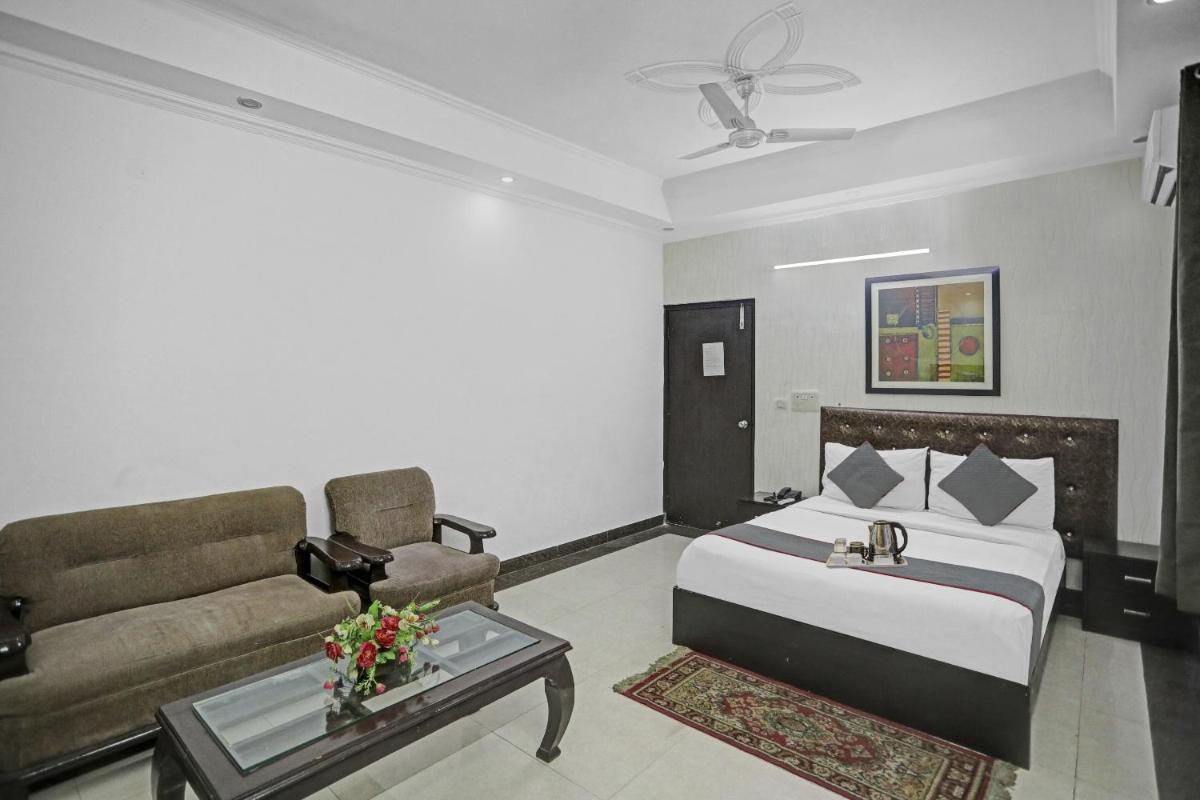 Townhouse Happy Keys Near Iskcon Temple Noida