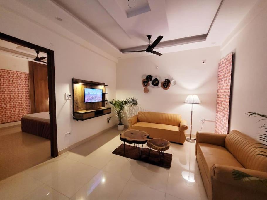 Utopia’ 2BHK Entire Apt In Noida