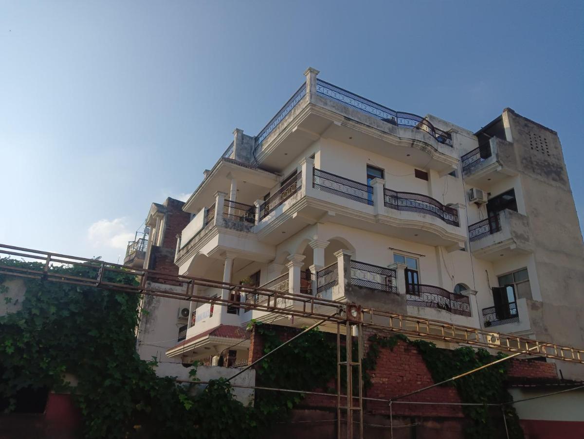 Varuna Palace Varanasi , Near Mandir & Ghat’s